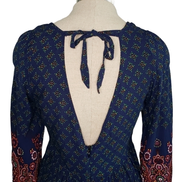 Deep V flowy lightweight floral paisley romper - Picture 6 of 12